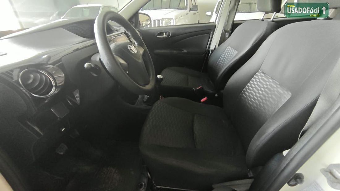 Toyota Etios Sedan XS 1.5 Mecânico Flex 2013/2014 — foto 10 de 18