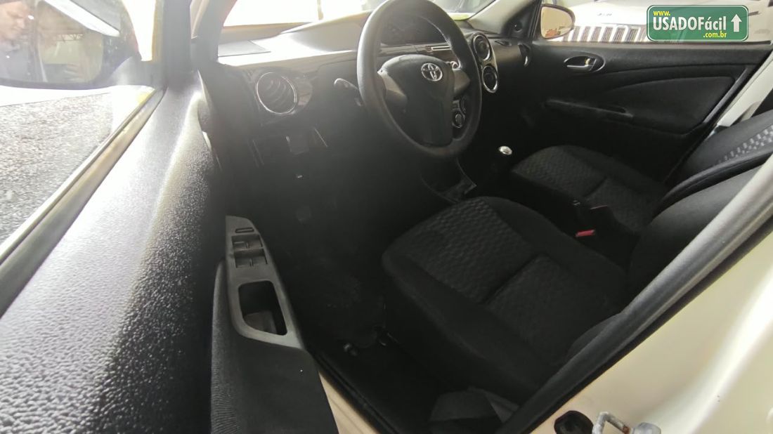 Toyota Etios Sedan XS 1.5 Mecânico Flex 2013/2014 — foto 11 de 18