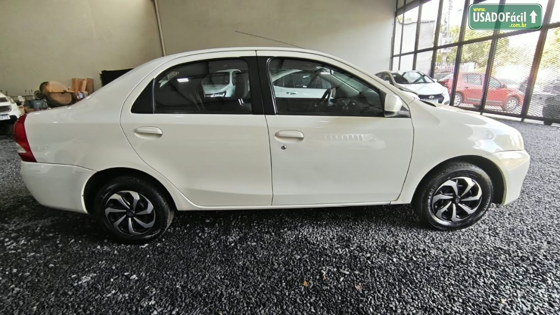 Toyota Etios Sedan XS 1.5 Mecânico Flex 2013/2014 — foto 2 de 18