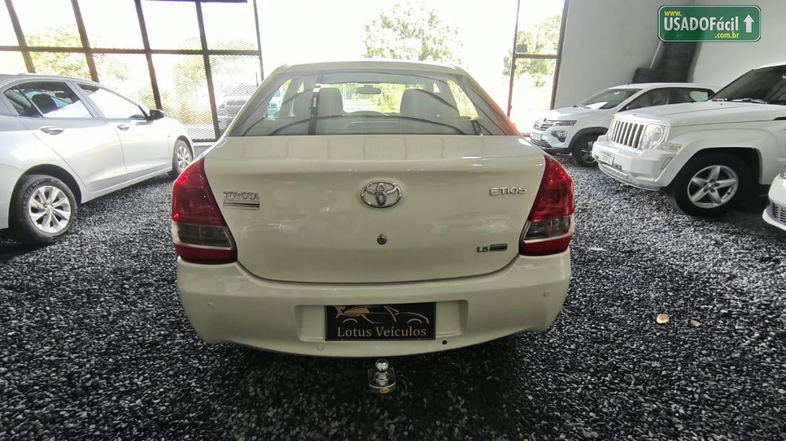 Toyota Etios Sedan XS 1.5 Mecânico Flex 2013/2014 — foto 4 de 18