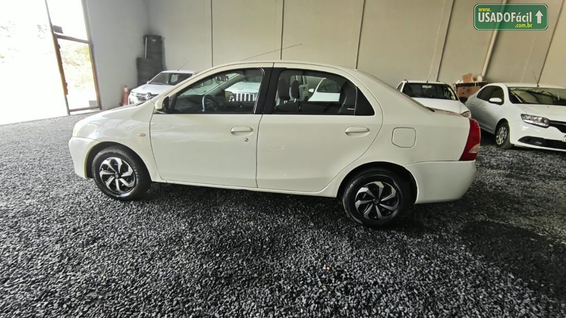 Toyota Etios Sedan XS 1.5 Mecânico Flex 2013/2014 — foto 6 de 18