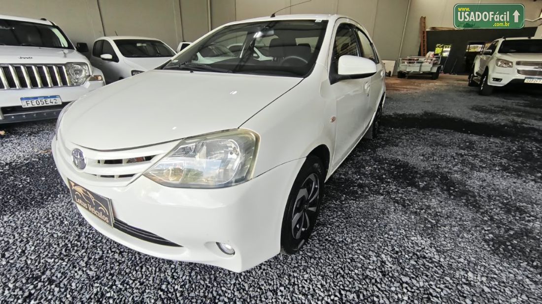 Toyota Etios Sedan XS 1.5 Mecânico Flex 2013/2014 — foto 8 de 18