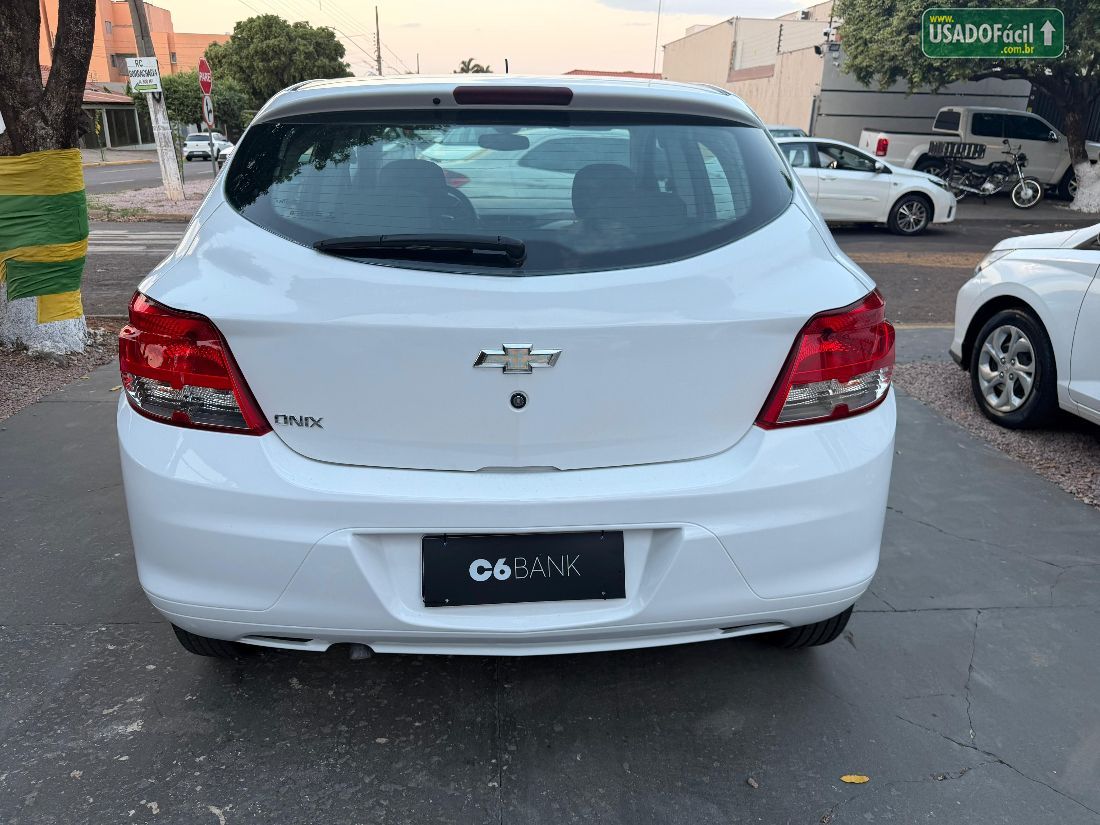 CHEVROLET/GM Onix Hatch LT 1.0 Mecânico Flex 2014/2015 — foto 4 de 18