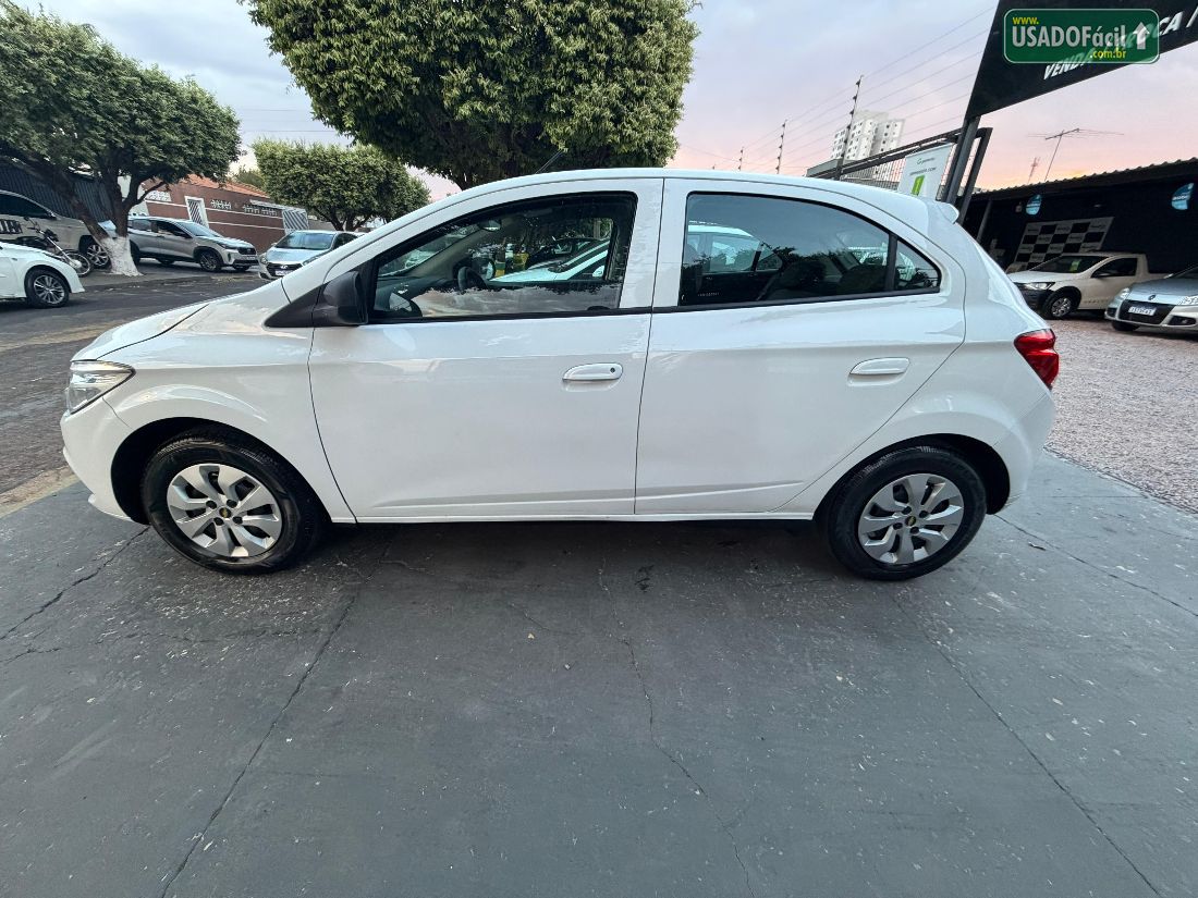 CHEVROLET/GM Onix Hatch LT 1.0 Mecânico Flex 2014/2015 — foto 7 de 18