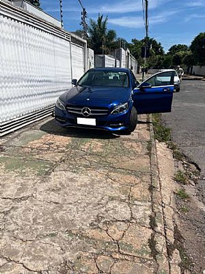 Mercedes C-180 Avantgarde 1.6 Turbo Automático 2015/2015 em Cuiabá - MT