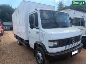 Mercedes 710 Baú 2000/2000 em Cuiabá - MT