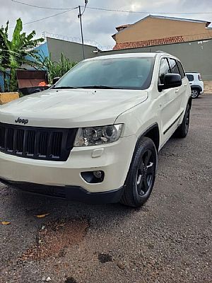 Grand Cherokee Laredo 4x4 V6 Automático