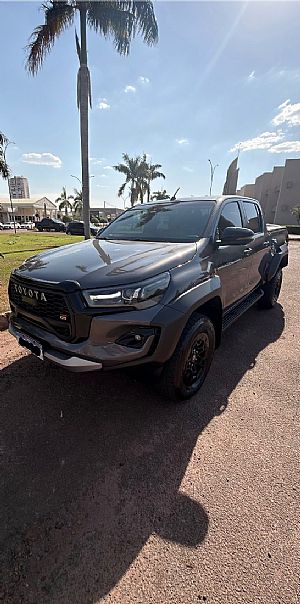 Hilux Gr-s Cd 4x4 2.8 Tdi Automático Diesel 2023/2024 em Sinop - MT