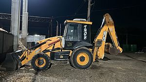 Retroescavadeira Jcb 3c 2014/2014 em Várzea Grande - MT