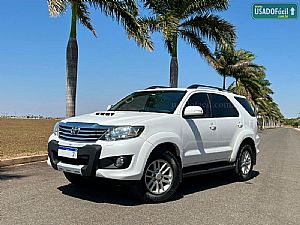 Hilux Sw4 Srv 3.0 Turbo Diesel 4x4 Automático 7 Lugares 2013/2013 em Lucas do Rio Verde - MT