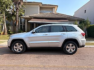 Grand Cherokee Laredo 4x4 V6 Automático 2012/2012 em Cuiabá - MT