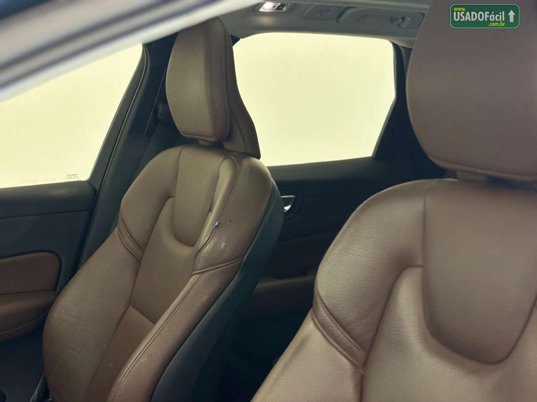 VOLVO Volvo XC 60 D-5 Momentum 2.0 AWD Diesel 5P 2019/2020 — foto 11 de 13