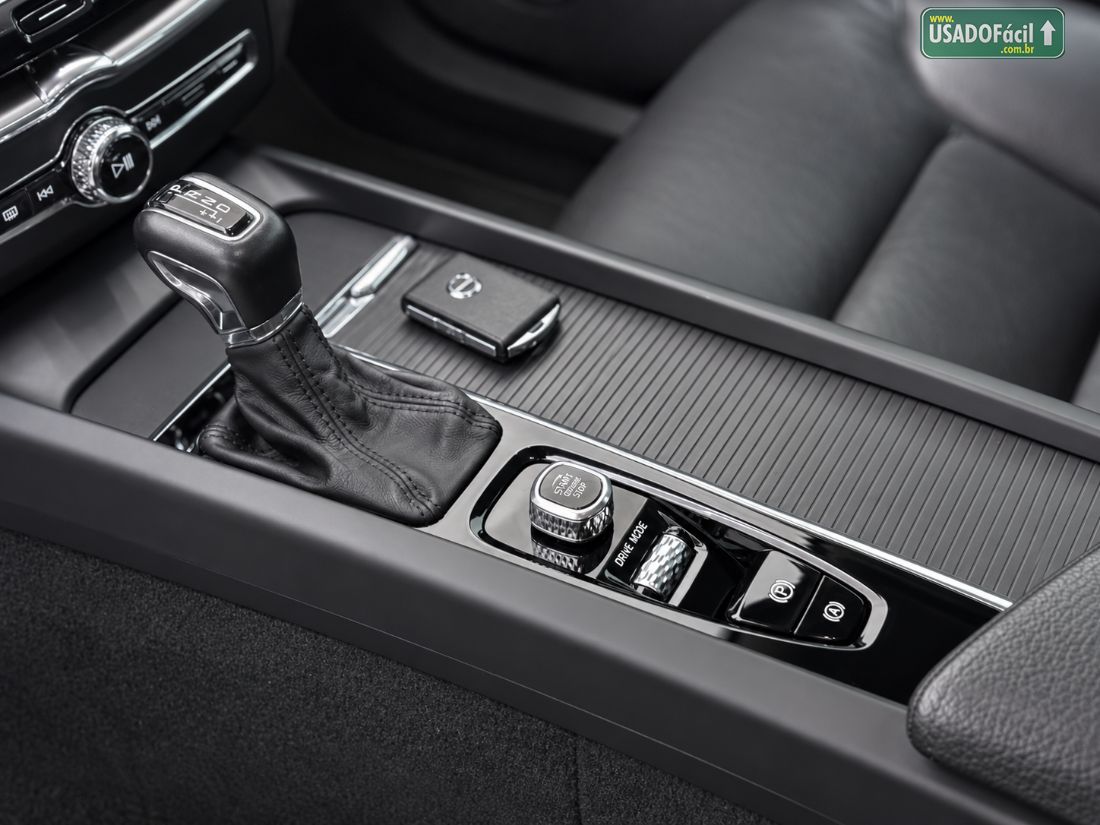 VOLVO Volvo XC 60 T-5 Momentum 2.0 254cv AWD 5P 2019/2020 — foto 10 de 12