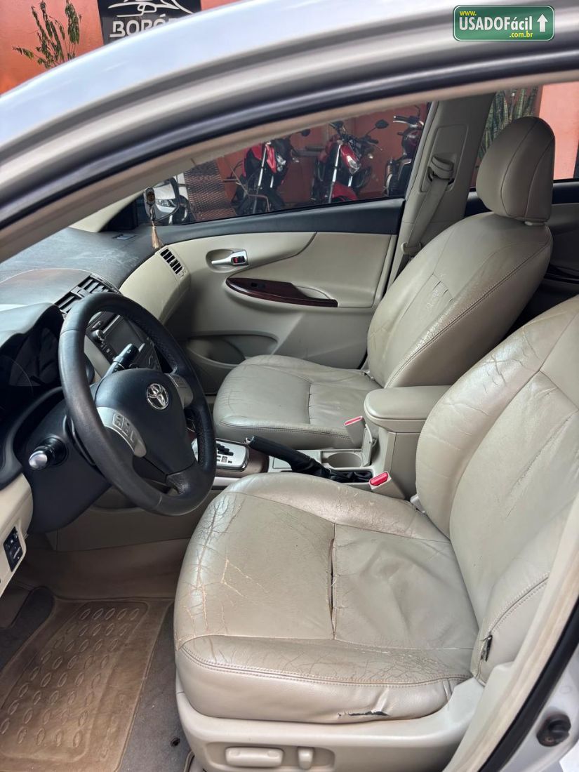 Toyota Corolla Altis 2.0 Automático Flex 2013/2014 — foto 9 de 12