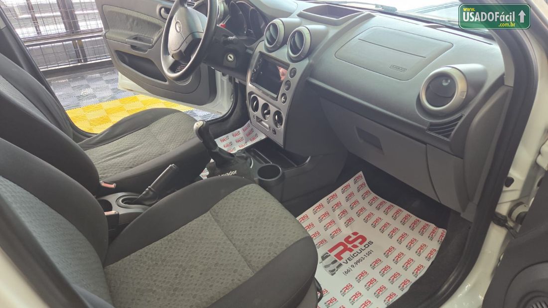 Ford Fiesta Hatch SE Mecânico 5P Flex 2014/2014 — foto 4 de 5