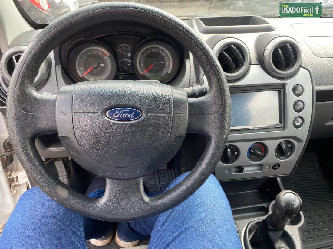Ford Fiesta Sedan 1.6 Mecânico Flex 2013/2014 — foto 13 de 14