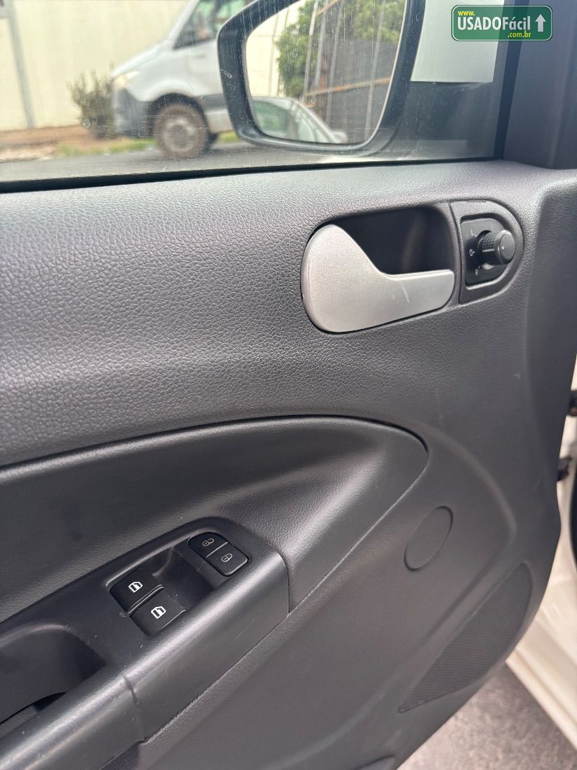 Volkswagen Voyage Comfortline 1.6 Total Flex 2013/2014 — foto 6 de 12
