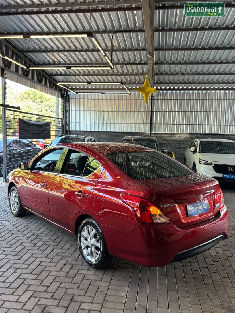 Nissan Versa SV 1.6 Automático FlexStart 2016/2017 — foto 4 de 13