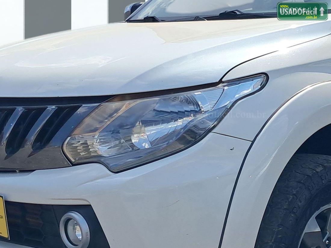 MITSUBISHI L200 Triton Sport HPE CD 2.4 4x4 Automático Diesel 2018/2019 — foto 3 de 11
