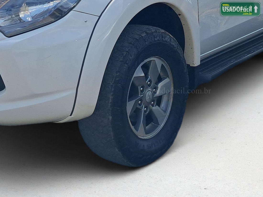 MITSUBISHI L200 Triton Sport HPE CD 2.4 4x4 Automático Diesel 2018/2019 — foto 4 de 11