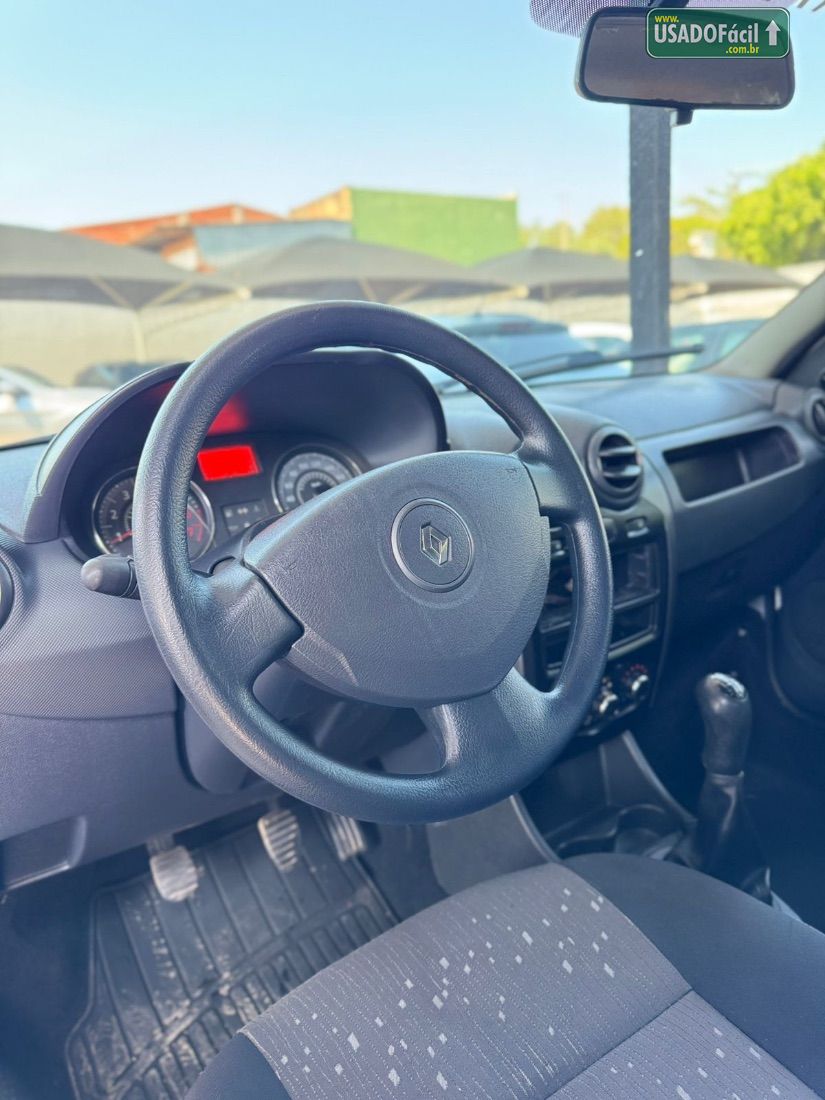 Renault Logan Expression 1.0 Hi-Flex 2013/2013 — foto 10 de 11