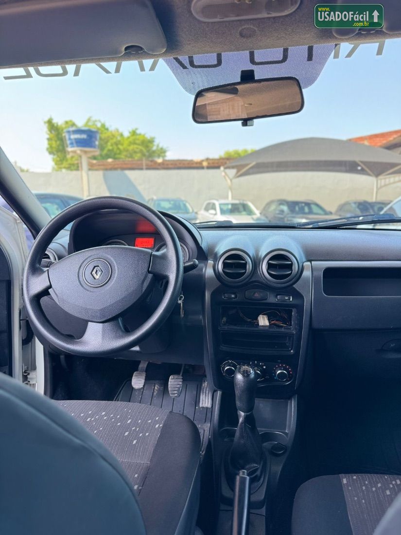 Renault Logan Expression 1.0 Hi-Flex 2013/2013 — foto 7 de 11