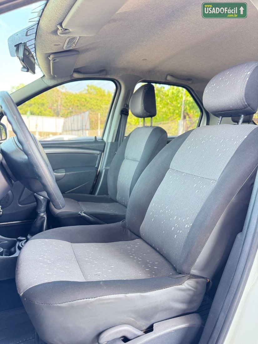 Renault Logan Expression 1.0 Hi-Flex 2013/2013 — foto 8 de 11