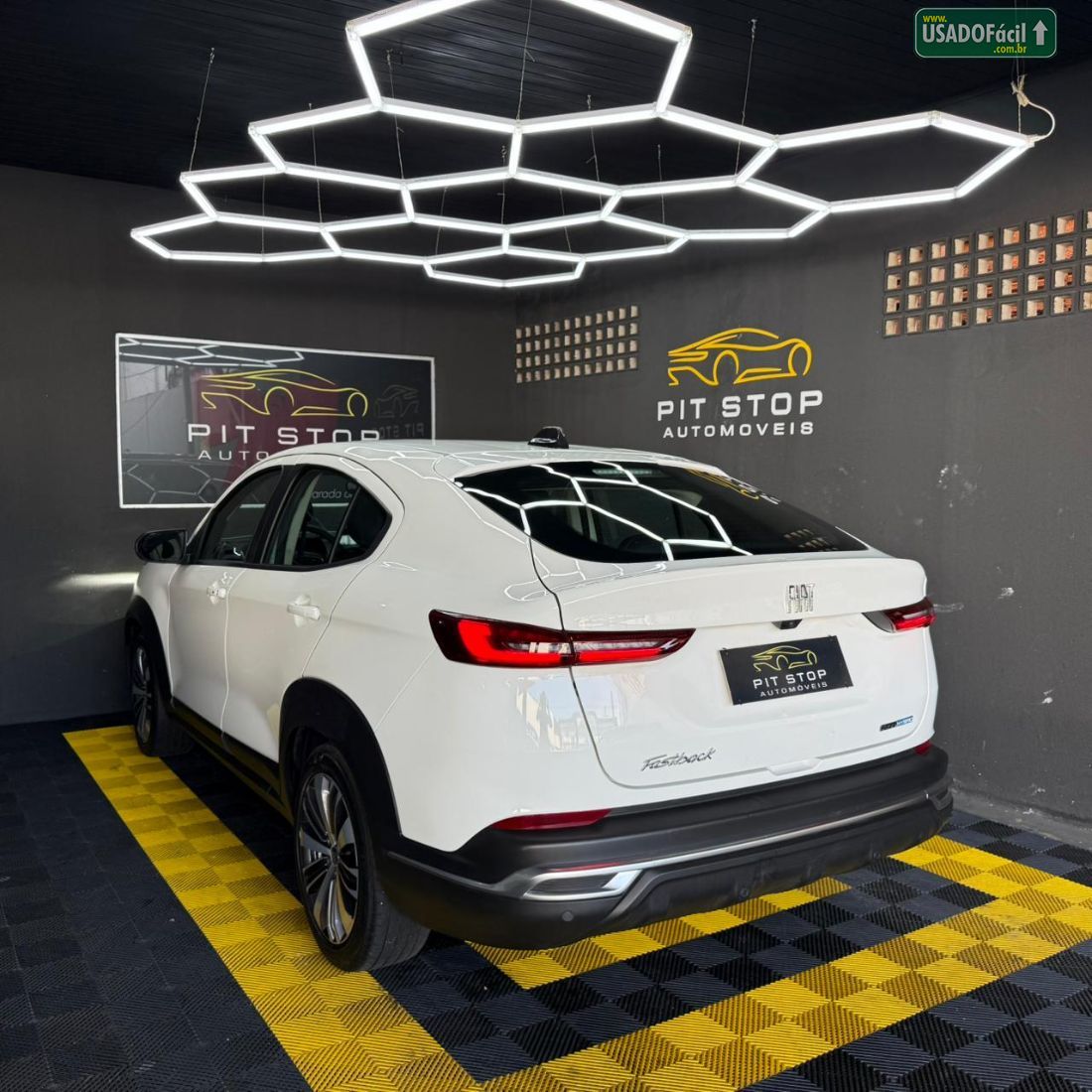 Fiat Fastback Audace 200 Turbo Automático Híbri­do 2025/2025 — foto 11 de 13