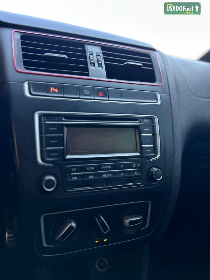 Volkswagen Fox Rock in Rio 1.6 Mi 4P Total Flex 2015/2016 — foto 11 de 15