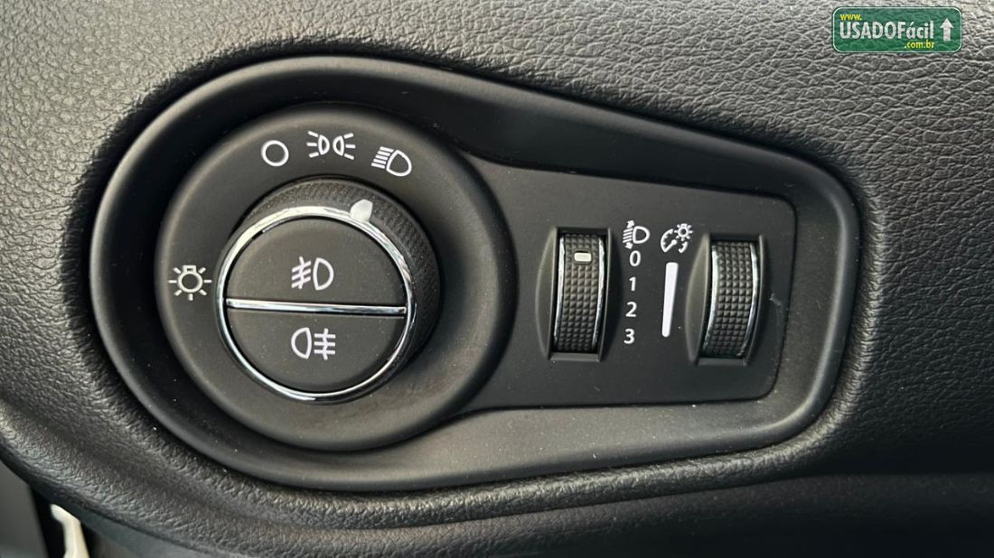 Jeep Renegade Sport 1.8 4x2 Mecânico Flex 2016/2017 — foto 11 de 19