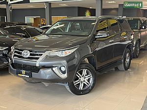 Toyota Hilux SW4 SRV 4x2 2.7 Automático Flex