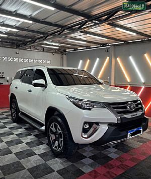 TOYOTA Hilux SW4 SRX 2.8 4x4 TDI Automático 7 Lugares