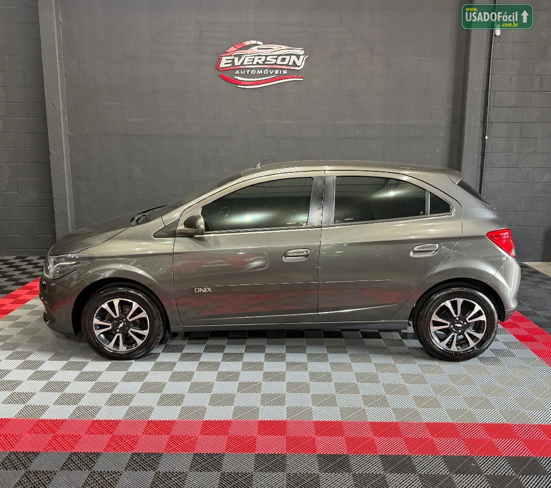 CHEVROLET/GM Onix Hatch LTZ 1.4 Mecânico Flex 2014/2015 — foto 3 de 10