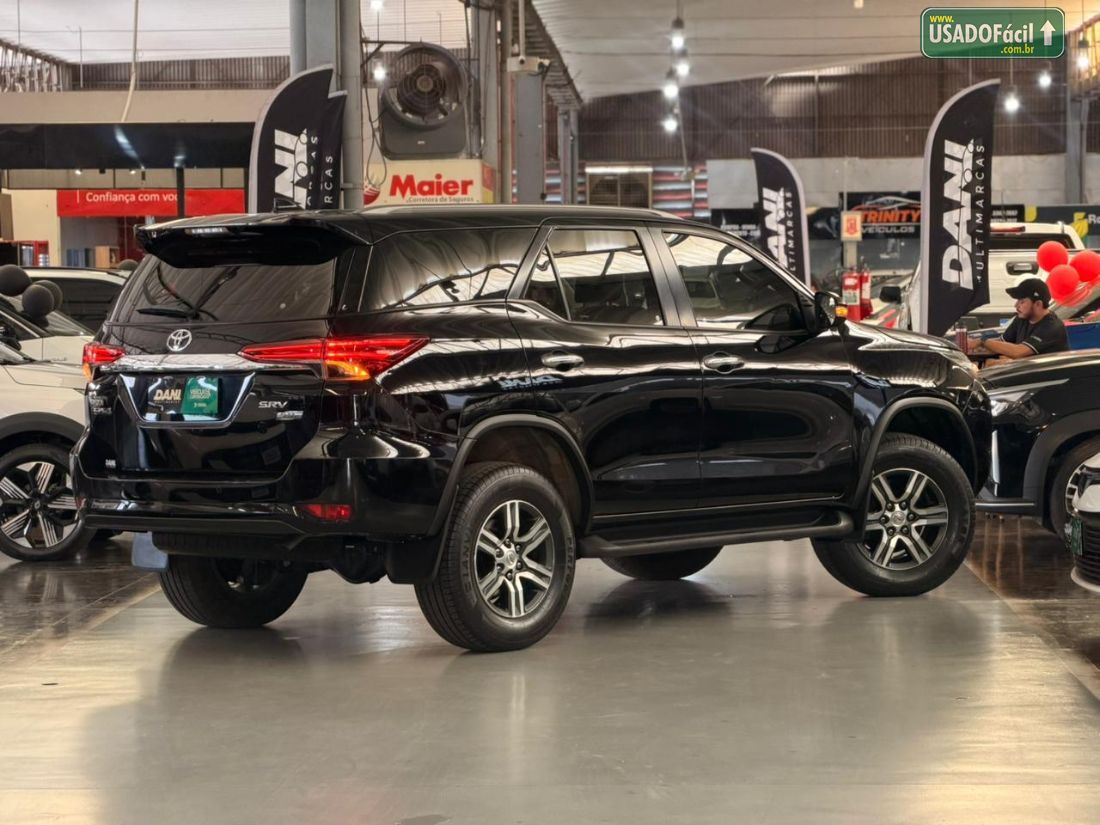 Toyota Hilux SW4 SRV 4x2 2.7 Automático Flex 2019/2019 — foto 18 de 21