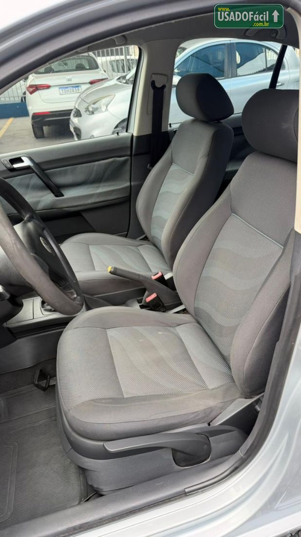 Volkswagen Polo Sedan 1.6 Mi Total Flex 2010/2011 — foto 12 de 15