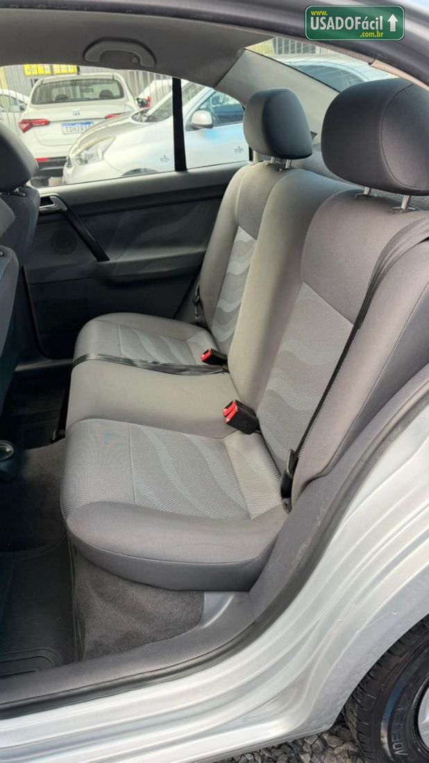 Volkswagen Polo Sedan 1.6 Mi Total Flex 2010/2011 — foto 13 de 15
