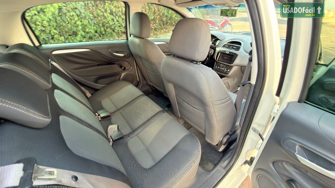 Fiat Punto Essence 1.6 Flex 5P 2013/2014 — foto 10 de 16