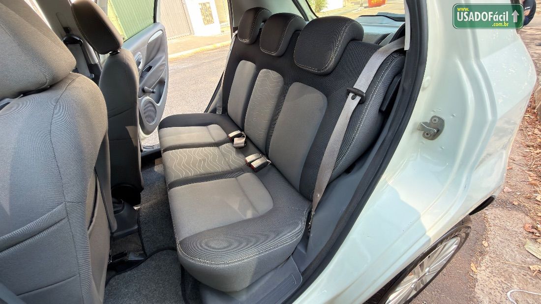 Fiat Punto Essence 1.6 Flex 5P 2013/2014 — foto 8 de 16