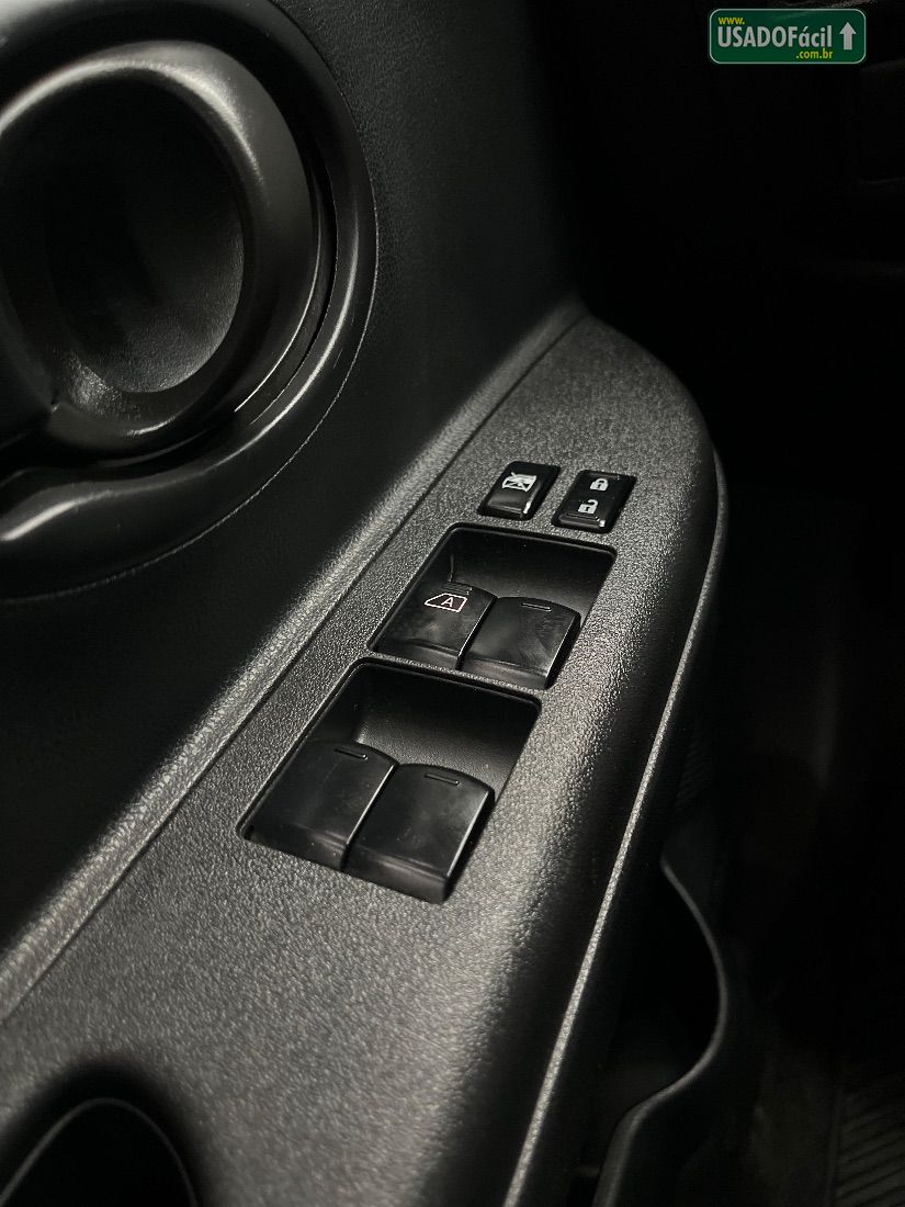 Nissan March S 1.0 5P Flex Fuel 2012/2013 — foto 21 de 24