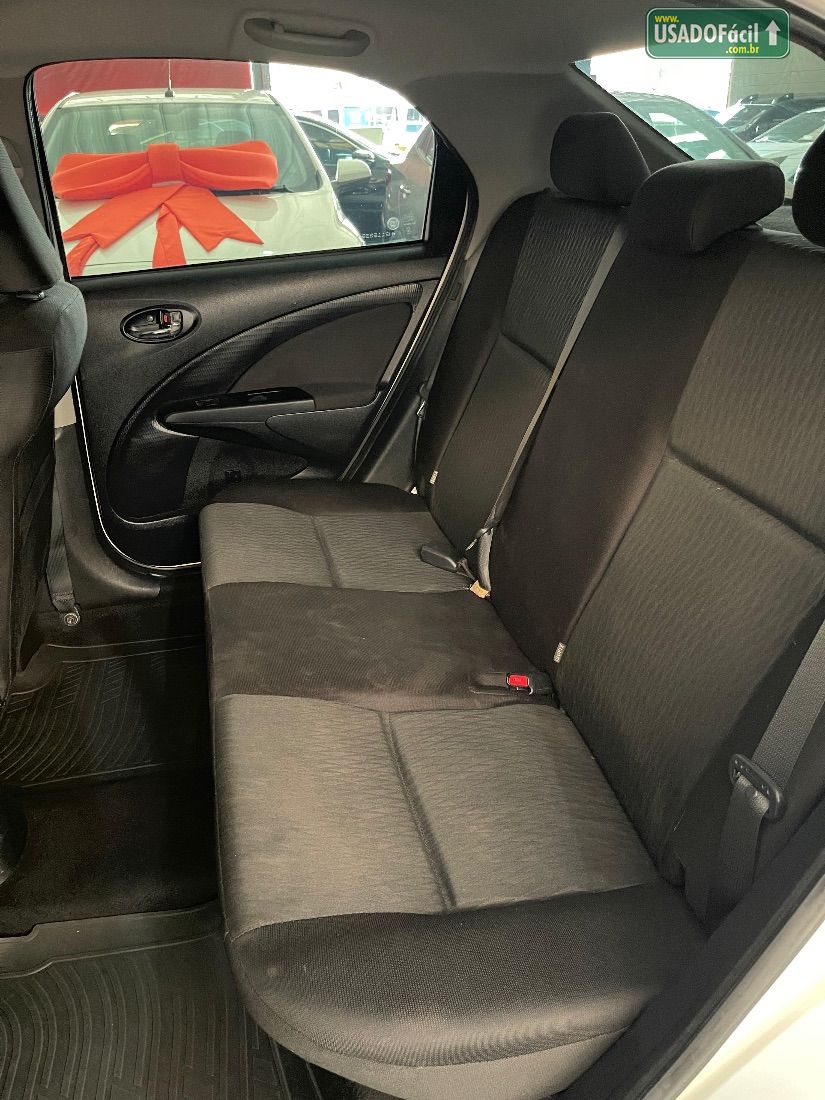 Toyota Etios Sedan XS 1.5 Automático Flex 2016/2017 — foto 16 de 21