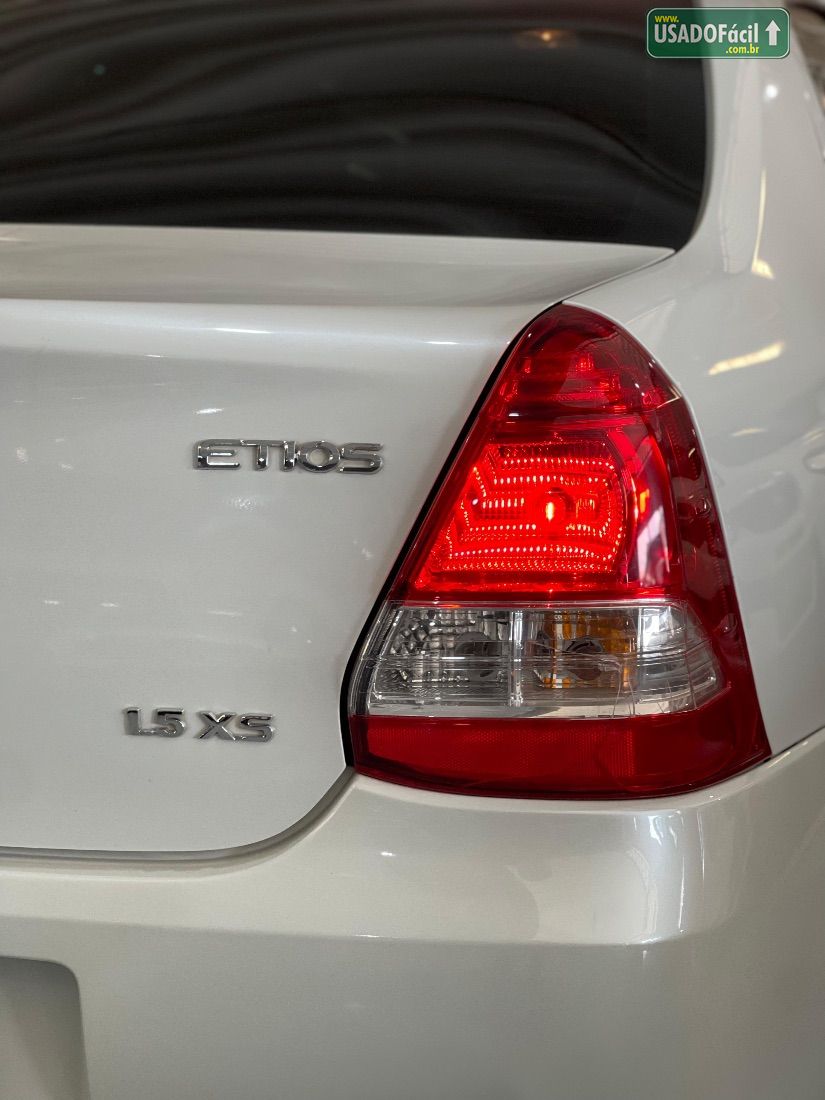 Toyota Etios Sedan XS 1.5 Automático Flex 2016/2017 — foto 5 de 21