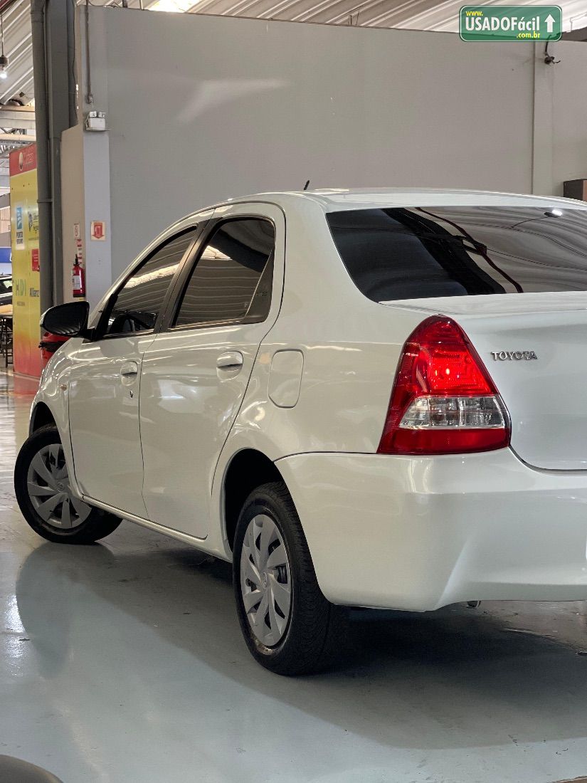 Toyota Etios Sedan XS 1.5 Automático Flex 2016/2017 — foto 8 de 21