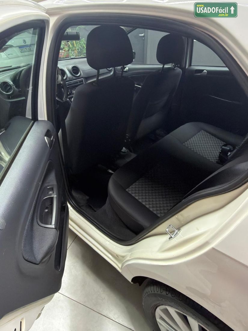 Volkswagen Gol Comfortline 1.6 4P Total Flex 2014/2015 — foto 8 de 8