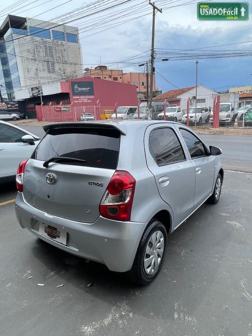 TOYOTA Etios Hatch X 1.3 Automático Flex 2016/2017 — foto 3 de 9