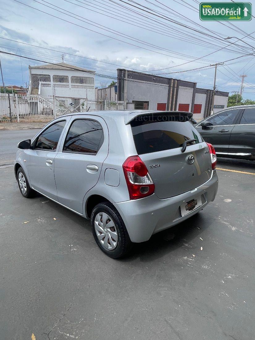 TOYOTA Etios Hatch X 1.3 Automático Flex 2016/2017 — foto 6 de 9