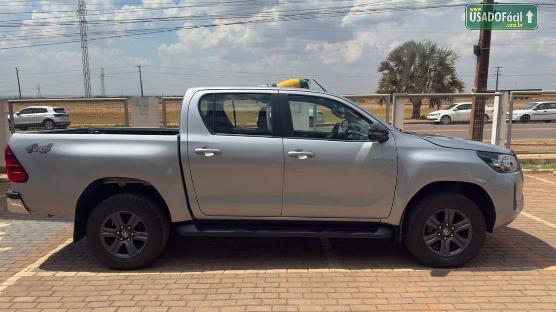 Toyota Hilux SR CD 2.8 4X4 TDI Automático Diesel 2023/2024 — foto 2 de 11