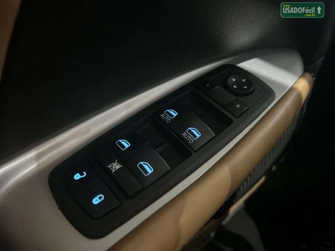 FIAT FREEMONT 2.4 PRECISION Automático 7 Lugares 2012/2012 — foto 28 de 30