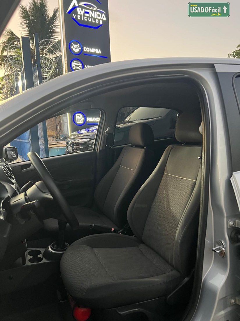 Volkswagen Voyage 1.0 Total Flex 2014/2014 — foto 14 de 26