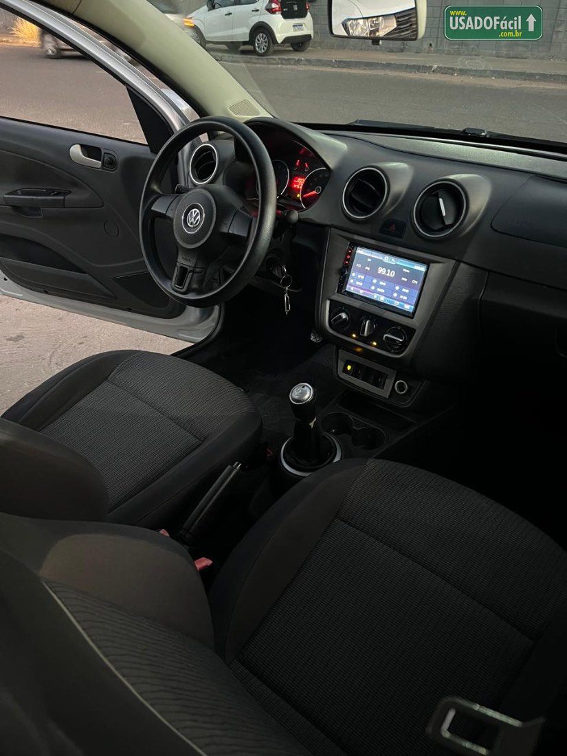 Volkswagen Voyage 1.0 Total Flex 2014/2014 — foto 17 de 26