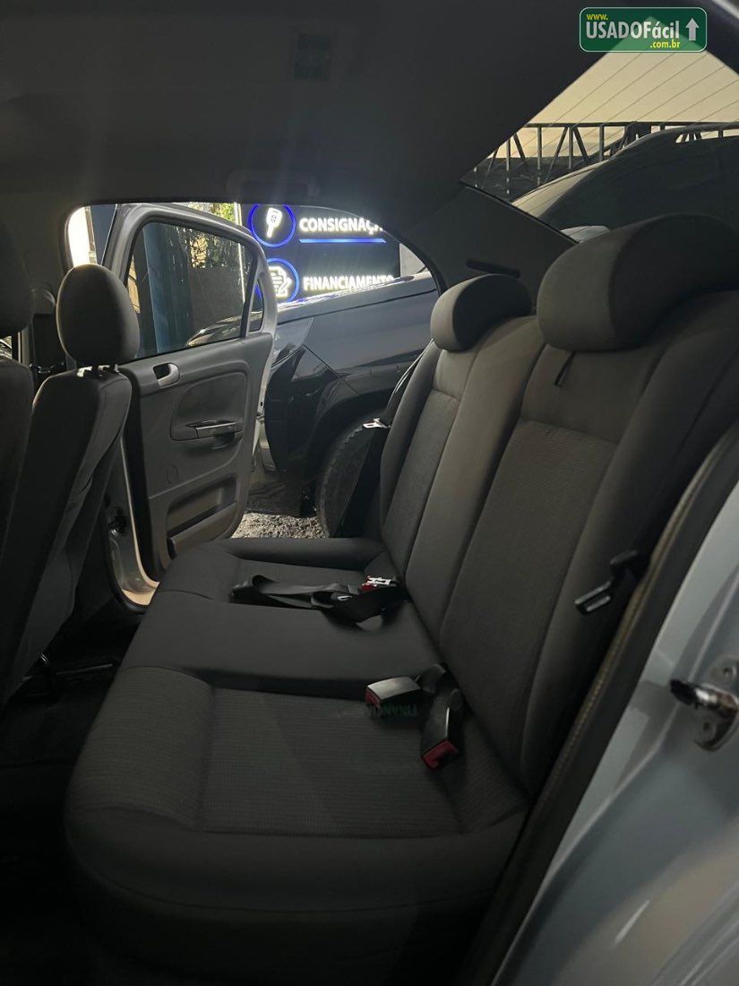 Volkswagen Voyage 1.0 Total Flex 2014/2014 — foto 18 de 26